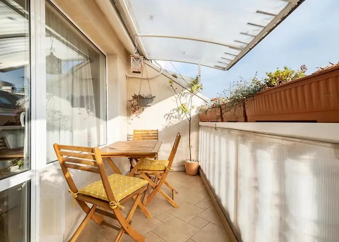 2Bdr Duplex Apartment With Parking
