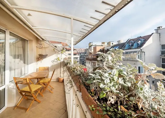 2Bdr Duplex Apartment With Parking